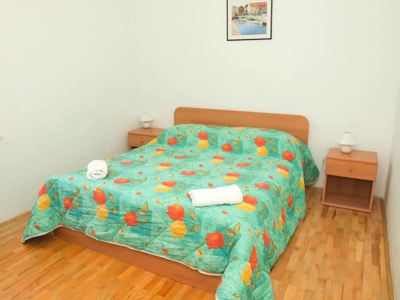 Santic Hotel Postira Exterior foto